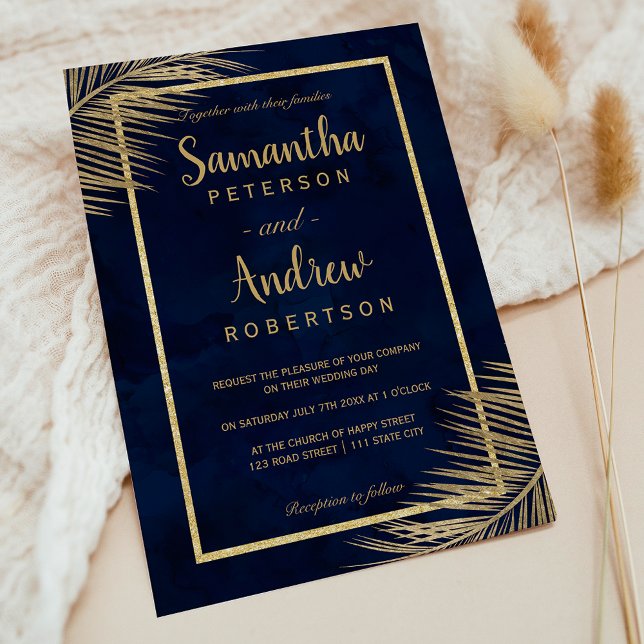 Convite Palmeira-de-ouro-tropical marinho casamento azul (Tropical gold palm tree beach navy blue wedding invitation)