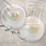 Convite para 30 de Pérola Bela<br><div class="desc">Apresentando uma linda pérola,  este convite de 30 de casamento chic pode ser personalizado com sua informação especial de aniversário de pérola em um fundo de pérola. Projetado por Thisnotme©</div>