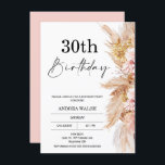 Convite para aniversário de 30 anos de Grass Boho<br><div class="desc">Blush Boho Pampas Grass aniversário de 30 anos Convite Elegante Boho para aniversário de 30 anos com convite temático apresentando um arranjo floral com grama pampas e flores secas em tons e pinks naturais. O título da caligrafia é uma imagem que pode ser removida. O verso do convite é cor-de-rosa,...</div>