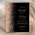 Convite para Casamento com Literatura do Pêssego P<br><div class="desc">A borda esquerda deste elegante convite de casamento moderno apresenta uma borda falsa de pêssego. O texto personalizável combina manuscrito de pêssego pálido,  fontes copperplate e itálico em um fundo preto. O verso apresenta um design de brilho preto e pêssego correspondente.</div>
