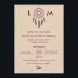 Convite para Casamento de Dream Catcher<br><div class="desc">Este convite moderno é ideal para celebrar um casamento com um tema nativo americano. Ele apresenta um apanhador de sonhos no topo, um fundo texturizado macio e casal de penas no fundo. Esta design é elegante, atraente aos olhos e limpa com uma sensação natural. Adicione seus próprios detalhes de evento....</div>