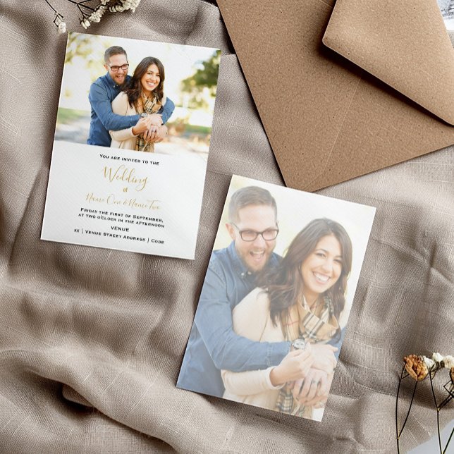 Convite para casamento de fotos do Dourado Script  (Modern wedding invitation with gold script, elegant serif details, and full photo layout.)