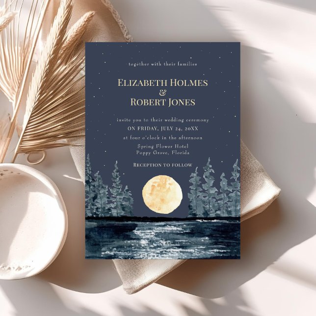 Convite para Casamento de Lua Cheia e Lago (Full Moon Forest and Lake Wedding Invitation on a boho table.)