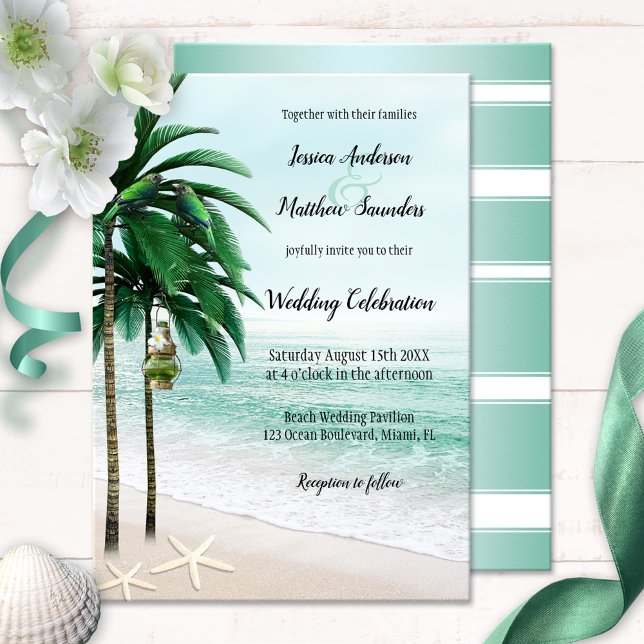 Convite Para Casamento De Palmeiras De Praia Tropi (Tropical wedding invitation featuring a beach with palm trees, parrots and lantern with flowers)