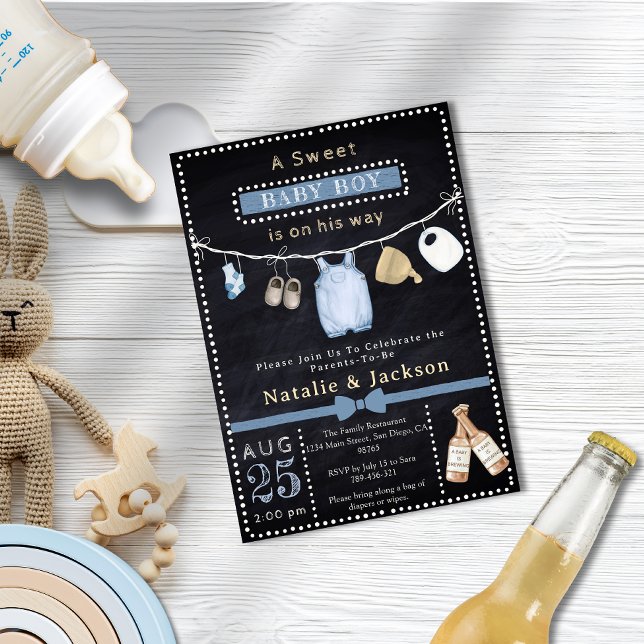 Convite para Chá de fraldas de cerveja de criança  (Chalkboard Boy Clothes Beer Baby Shower)