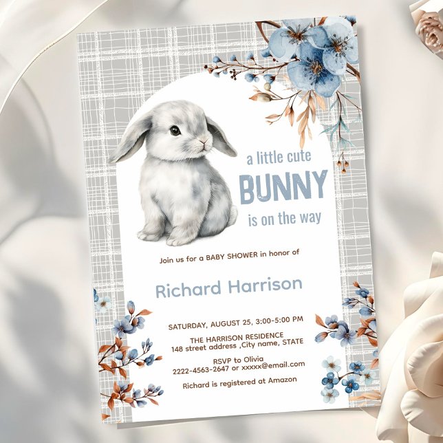 Convite para chá de fraldas de coelhinho da flores (Cute Bunny Baby Shower Invitation Boy | Blue Floral Spring Rabbit Theme)