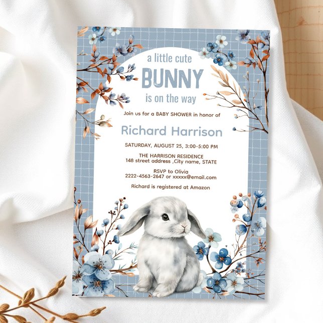 Convite para chá de fraldas de coelhinho fofo da f (Cute Bunny Baby Shower Invitation Boy | Blue Floral Spring Rabbit Theme)