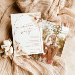 Convite para Festa de formatura de Grass Boho Pamp<br><div class="desc">Este adorável Convite para Festas de formatura apresenta flores pintadas à mão de aquarelas e grama de pampas para dar o tom ao formando honorário! Carregue facilmente a sua própria fotografia e edite a maioria dos textos para corresponder ao seu evento! As cores de texto e arco são totalmente editáveis...</div>