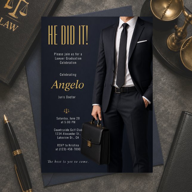 Convite para Festa de Formatura na Faculdade de Di (Elegant lawyer graduation invitation with luxury navy and gold modern professional style)
