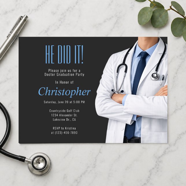 Convite para Festa de Fotos de Formatura de Doutor (Modern doctor graduation invitation with clean layout and elegant white coat design)