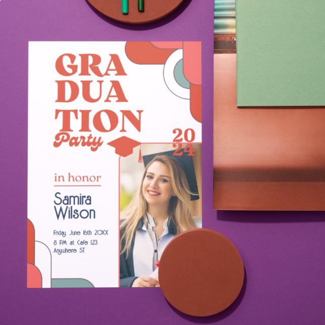 Convite para Festas de formatura Vermelha e Branca (Retro Graduation Invitations
Groovy Graduation Party
Rounded Corner Photo Invitations
70s Graduation)