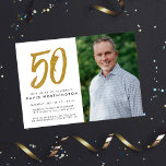 Convite para fotografia de festa de aniversário Gl<br><div class="desc">Celebrar 50 anos com este convite à relva de ouro branco,  preto e falso,  com 50 grandes estilizados e uma foto do convidado ou convidados de honra. Isto funciona bem para um aniversário de 50 anos ou para uma festa de 50 anos.</div>