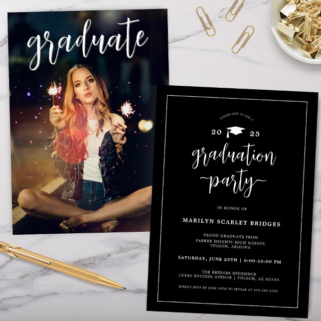 Convite para Graduação Chic Moderna, Preto e Branc (modern elegant black and white graduation party invitation for college grad party celebrations)