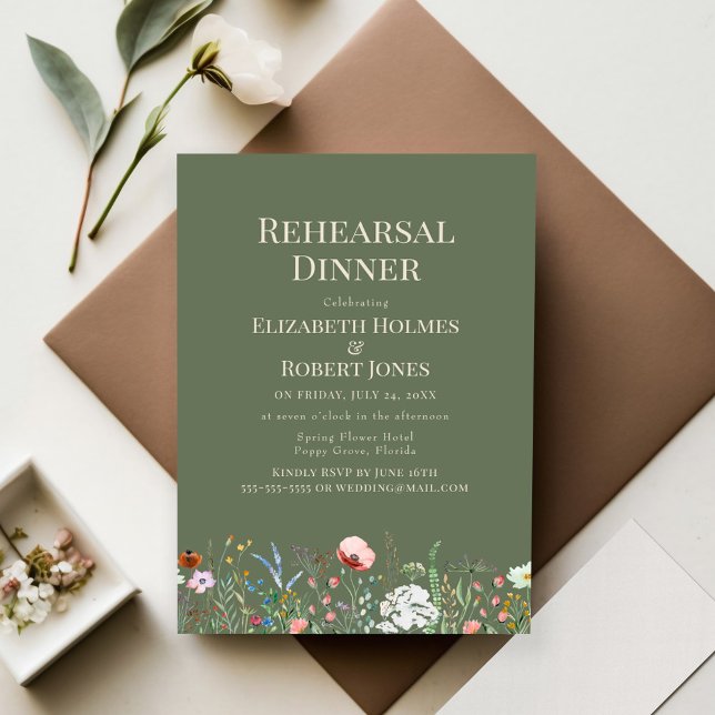 Convite para Jantar de Ensaios com Flor Silvestre  (Sage Green Watercolor Wildflower Rehearsal Dinner Invitation on wedding table.)