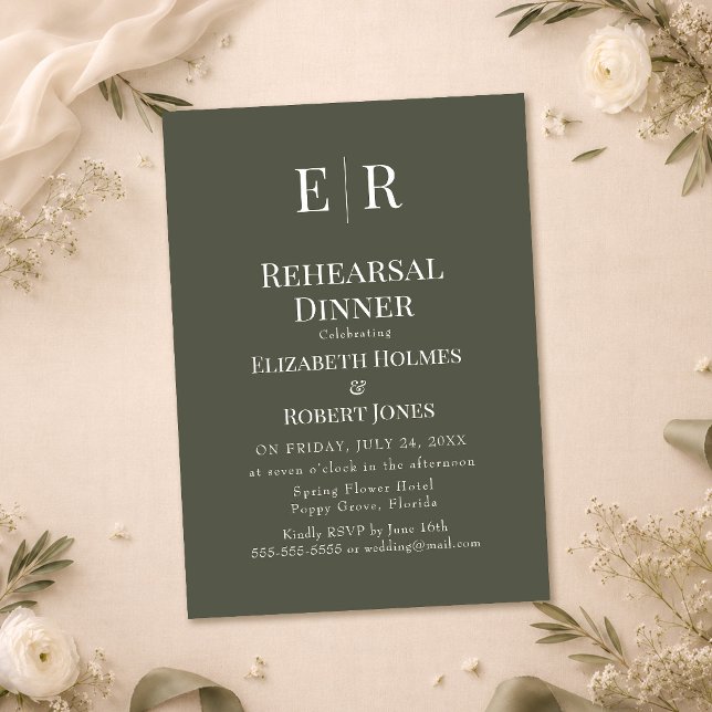 Convite para Jantar de Ensaios com Monograma em Ol (Dark Olive Monogram Rehearsal Dinner Invitation on a wedding table with white flowers)