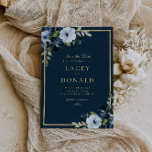 Convite para o casamento floral de marinho e ouro<br><div class="desc">lindas flores azuis com um quadro de ouro e texto elegante. As cores e o texto podem ser personalizados.</div>