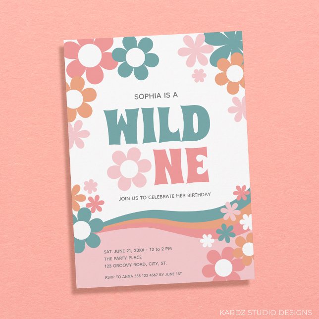 Convite para primeiro aniversario de Daisy Wild On (1st Birthday Party Girl, Wild One Theme, personalized invitation. Retro Daisies with trendy colors)