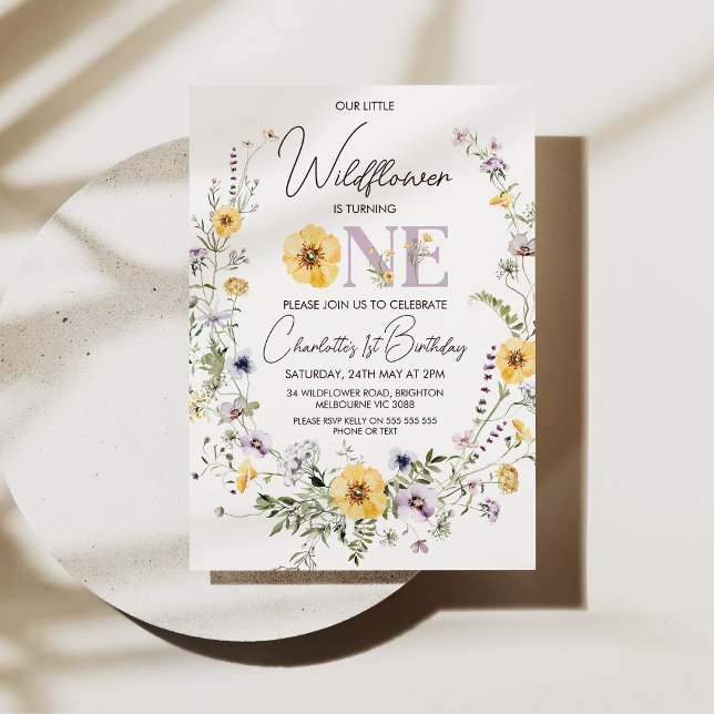 Convite para primeiros aniversarios de flores amar (Purple yellow wildflowers 1st birthday invitation with wreath, calligraphy heading and the word one.)