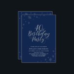 Convite Partido aniversário de 40 anos Azul Moderno Marinh<br><div class="desc">Vamos comemora seu dia especial com este convite de festas de prata na moda. Este design apresenta a tipografia de prata-chic "aniversário de 40 anos Party" com gráficos brilhantes. A cor de fundo está definida como marinho azul, mas sinta-se livre para mudá-la para corresponder ao seu tema de festa. Mais...</div>