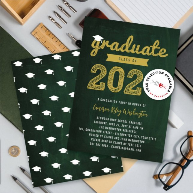 Convite Partido do Formando de Quadro Retroativo do Desenh (2025 Gold Graduate Sketch Retro Green Chalkboard Graduation Party Invitation @ fatfatin)