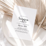 Convite Partido Moderno da Caligrafia<br><div class="desc">Este convite de festas de surpresa da caligrafia moderna é perfeito para um aniversário rústico,  aposentadoria ou qualquer festa surpresa. O design simples e elegante apresenta a tipografia de scripts clássicos e ricos em preto e branco.</div>