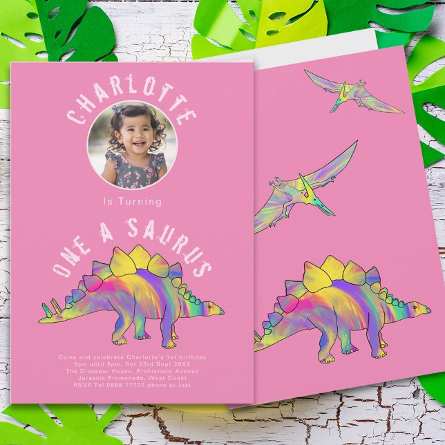 Convite Partido primeiro aniversario Dinossauro Rosa (Dinosaur 1st birthday party pink invitation with photo template colorful watercolor stegosaurus )