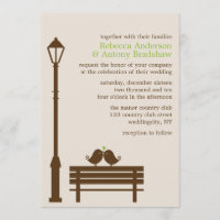 Pássaros do amor no casamento do banco de parque