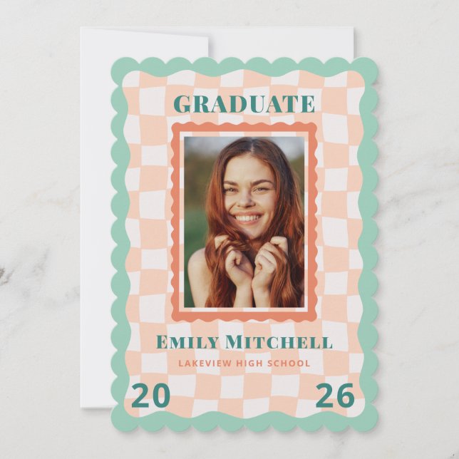 Convite Pastel Checkered Grad Announcement with Photo (Frente)