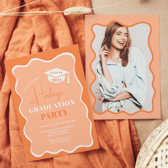 Convite Peach retro wavy frame graduação (Peach retro wavy frame photo graduation invitation)