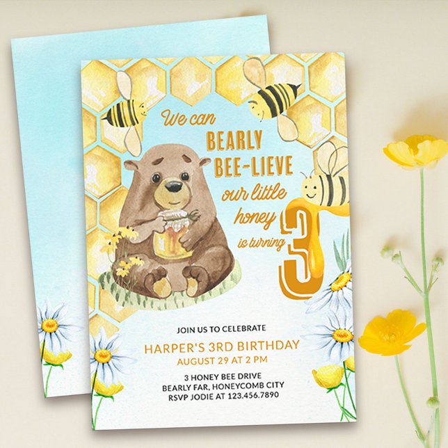 Convite Pequena Abelha-aniversário de 3 anos de-Abelha-de- (Bet you can bearly bee-lieve your little honey is three already! Super cute bee & bear theme invite)