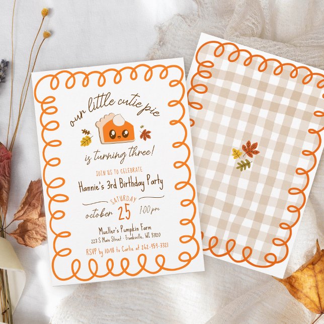 Convite Pequena Festa de aniversário de queda na mão da to (Cute Little Cutie Pie pumpkin spice season Fall leaves hand drawn gingham birthday party invitation )