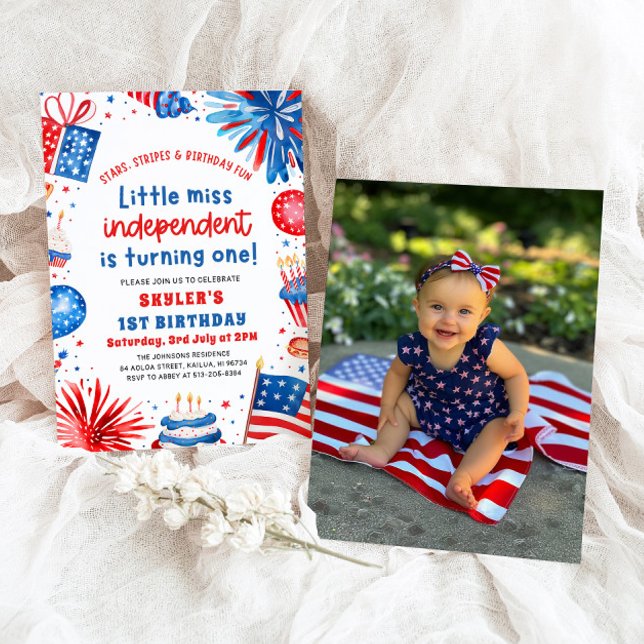 Convite Pequena Miss Independente 4 de julho primeiro aniv (Watercolor Fireworks Patriotic Little Miss Independent 4th of July Girl 1st Birthday Invitation)
