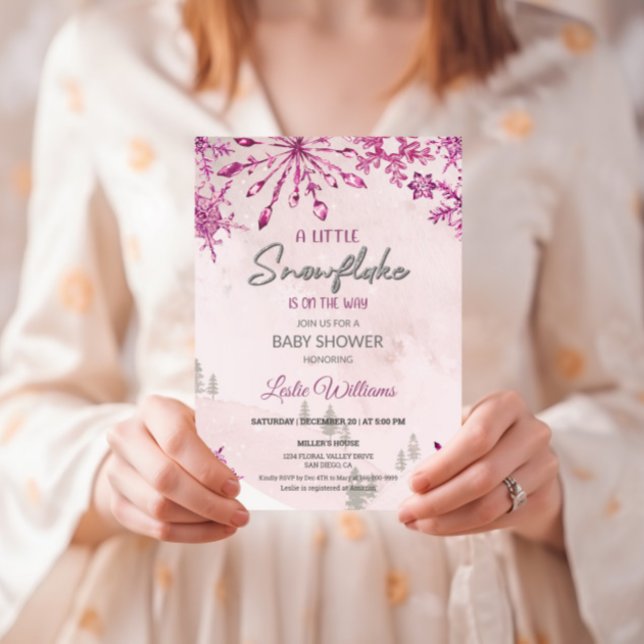 Convite Pequeno floco de neve no caminho do Chá de fraldas (A little snowflake is on the way pink baby shower invitation)