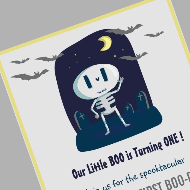 Convite Pequeno primeiro aniversario de Skeleton Cute Hall (Halloween-1st-Birthday-Invitation-Little-boo-Cute-Skeleton-grey-1)