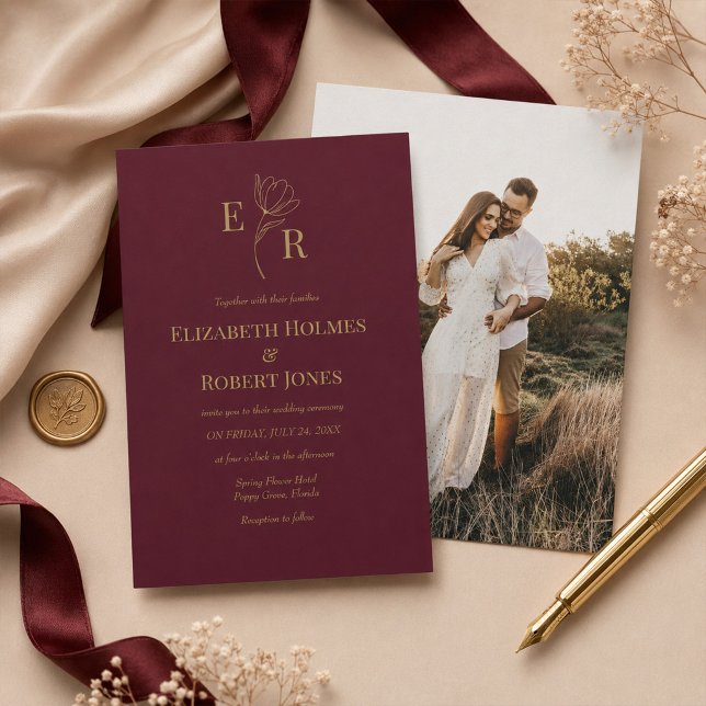 Convite Personalizado com Foto e Monograma Floral  (Burgundy Floral Monogram Custom Photo Invitation on a table with elegant wedding decor)