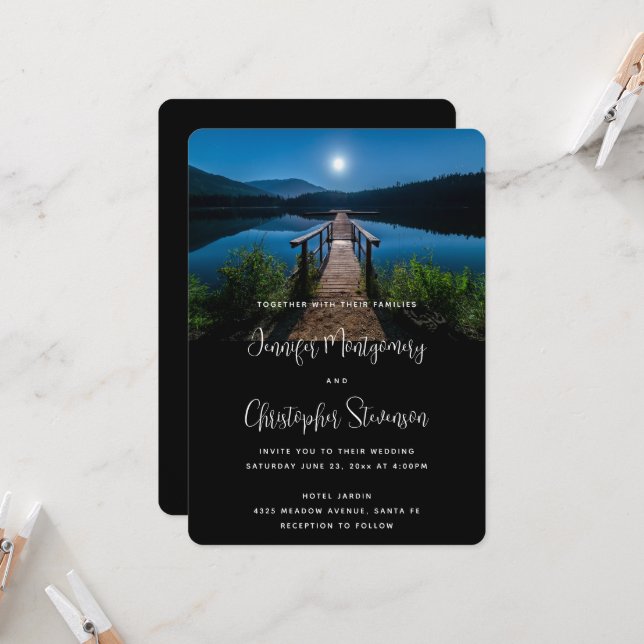 Convite Píer à noite sob um casamento de lua cheia (Frente/Verso In Situ)