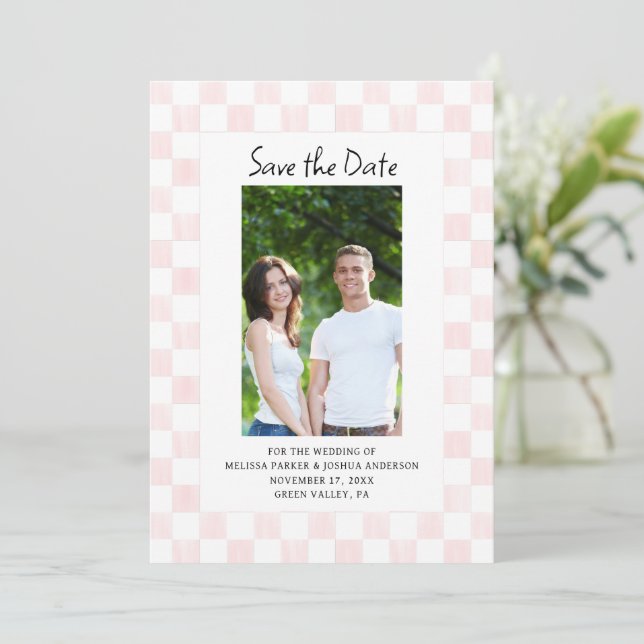 Convite Pink Checkerboard Photo Save the Date (Em pé/Frente)