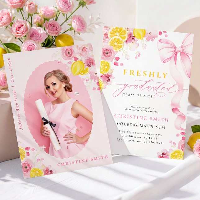 Convite Pink Freshly Graduated Invitation (Criador carregado)