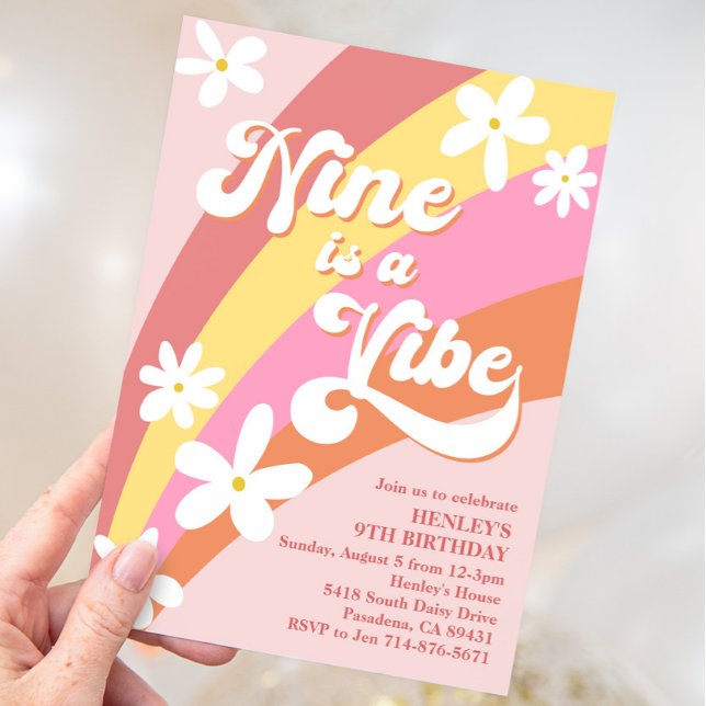 Convite Pink Nove é um Vibe Retro Daisy Rainbow Aniversári (Criador carregado)