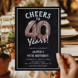 Convite Placa de Chalkboard Rosa Dourada, aniversário de 4<br><div class="desc">Celebrando a 40! Estes convites para aniversário de 40 anos são projetados com o título 'Saúde a 40 Anos!'. Apresentando um fundo chalkboard rústico,  rosa de ouro 40 balões de hélio,  tipografia branca moderna e um modelo simples de festa de aniversário que é fácil de personalizar.</div>