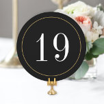 Convite Placa de Número de Mesa Redonda Preta-Redonda Eleg<br><div class="desc">Número clássico da mesa branca e preto na sua escolha de papel com círculo cortado à luz e borda falsa dourada. Vários tipos de papel,  cantos quadrados ou arredondados também estão disponíveis.</div>
