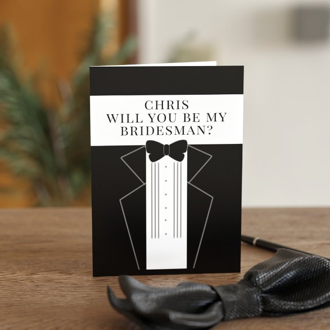 Convite Placa de Padrinho de casamento de Proposta de Soli (A black and white tuxedo proposal card for your Bridesman or Groomsman. Just add your details)
