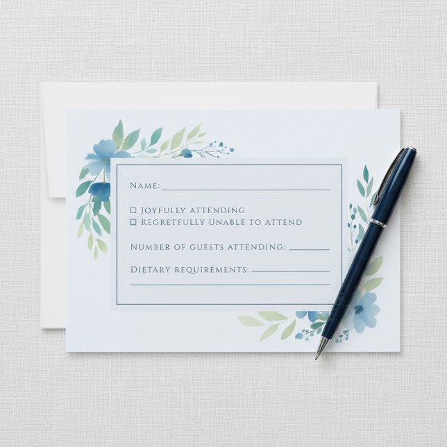 Convite Placa de Resposta RSVP Floral de Cor Azul Elegante (Elegant Blue Watercolor Floral RSVP Response Card with space for guests to fill out.)