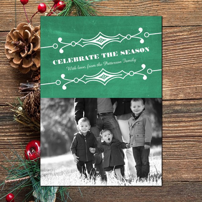 Convite Placa Plana de Foto de Feriado de Chalkboard Verde (Green Slanted Chalkboard Holiday Photo Card)