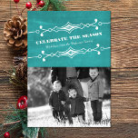 Convite Placa plana de fotos de Feriado de Chalkboard Plan<br><div class="desc">Placa plana de fotos de feriado do quadro de chalkboard elegante e na moda em turquesa, com borda de deco artístico e um quadro de tendências. Este cartão com fotos chic e de moda é fácil de personalizar com uma fotografia familiar encantadora e uma saudação de Natal personalizada. Clique em...</div>