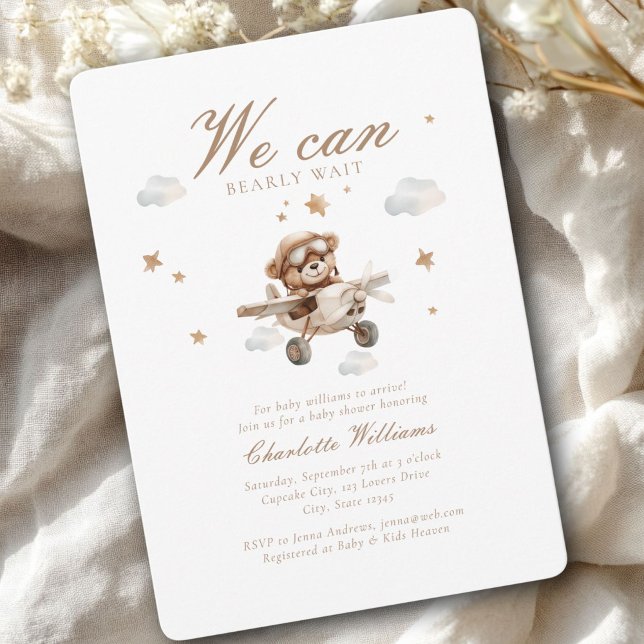 Convite Podemos Esperar! Chá de fraldas simples e barreira (We Can Bearly Wait! Cute Bear & Plain Baby Shower Invitation)