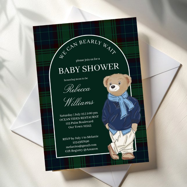 Convite Podemos esperar o chá de fraldas clássico da xadre (We can bearly wait emerald green classic plaid teddy  bear baby shower invitation cards template)