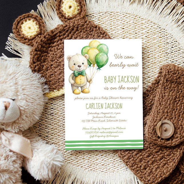 Convite Podemos esperar o chá de fraldas do urso verde (We can bearly wait sage green teddy bear balloons gender neutral baby shower invitation template )