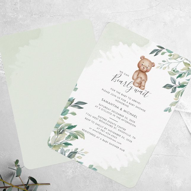 Convite Podemos Esperar O Chá de fraldas Moderno Eucalyptu (We Can Bearly Wait Bear Eucalyptus Script Baby Shower Invitation)
