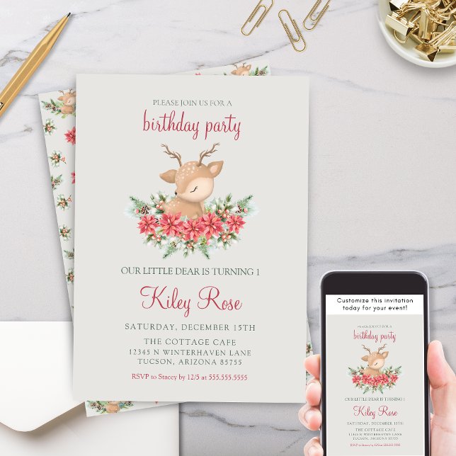 Convite Poinsettia Deer Aniversário do Natal Vermelho e Ve (Festive red and green little dear wonderland Christmas birthday party invitation for boy or girl)
